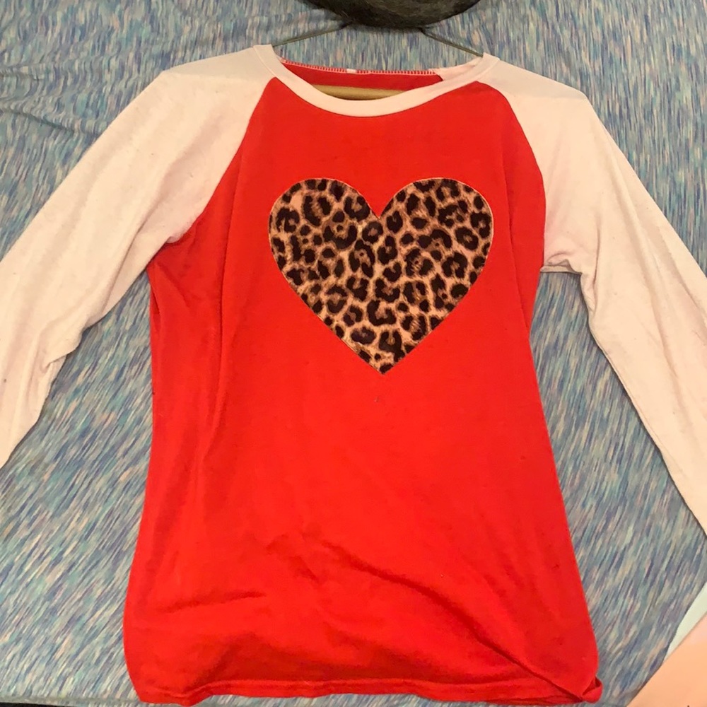 Mid Sleeve heart shaped top